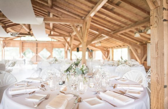 Se marier dans une grange : les Jardins de Coursiana, la décoration de table