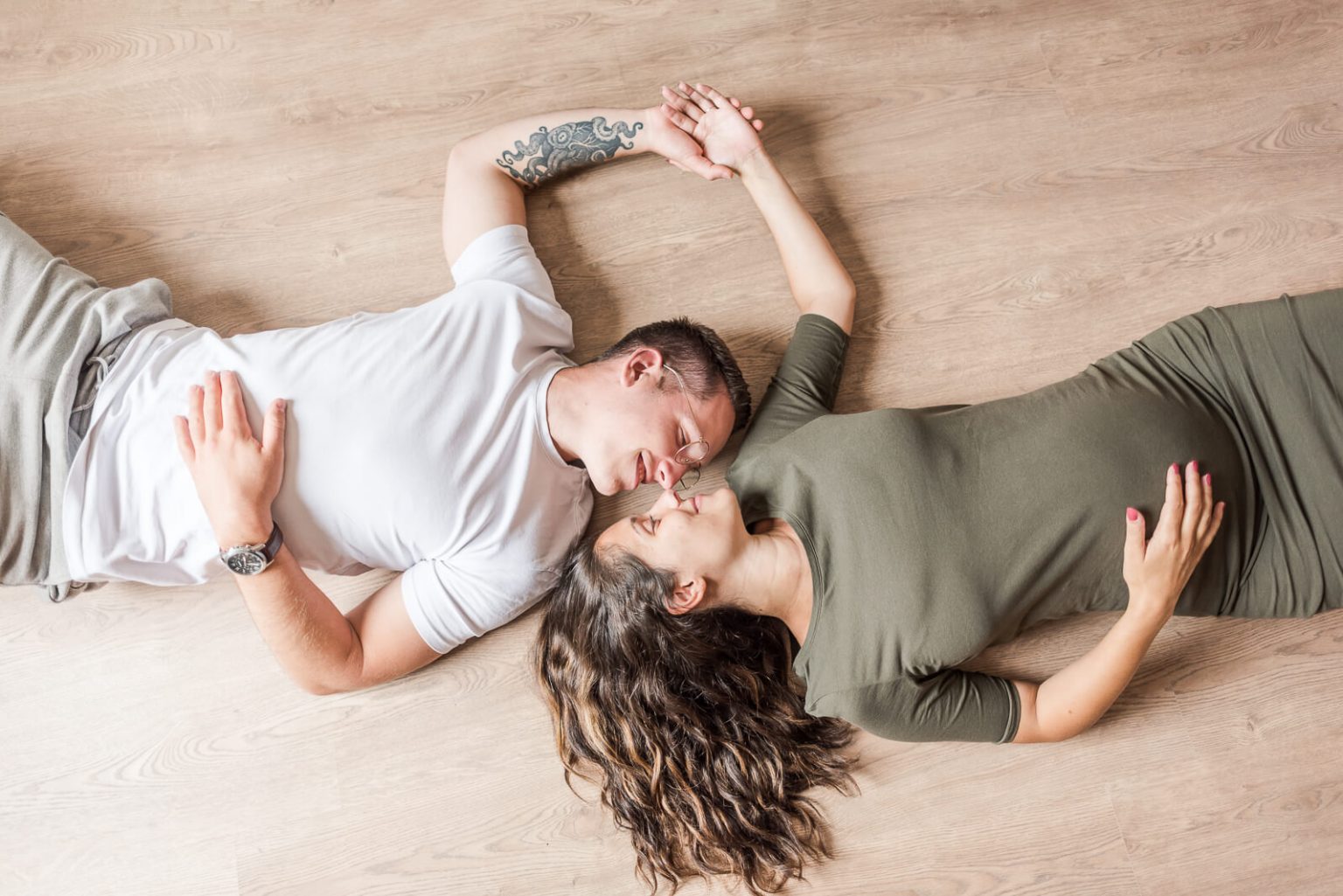 Photographe de séance photo grossesse lifestyle à domicile à Toulouse