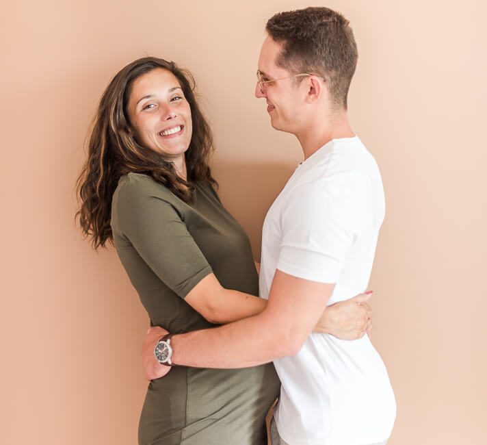Photographe de shooting photo grossesse lifestyle à domicile à Toulouse