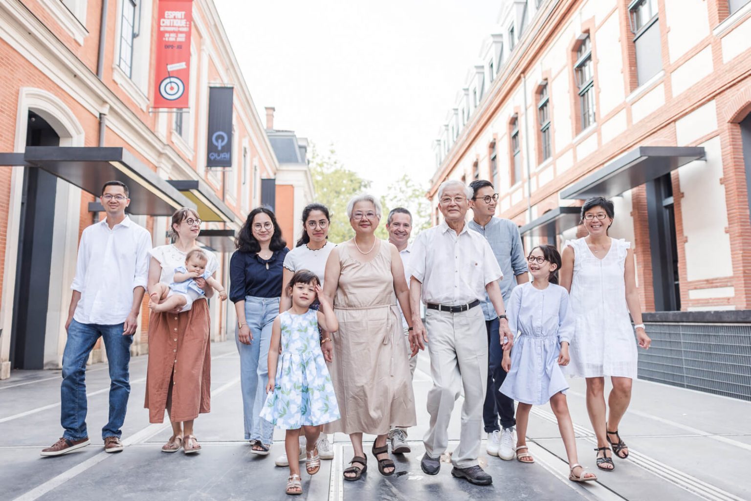Photographe de famille multi générations au Jardin des Plantes de Toulouse