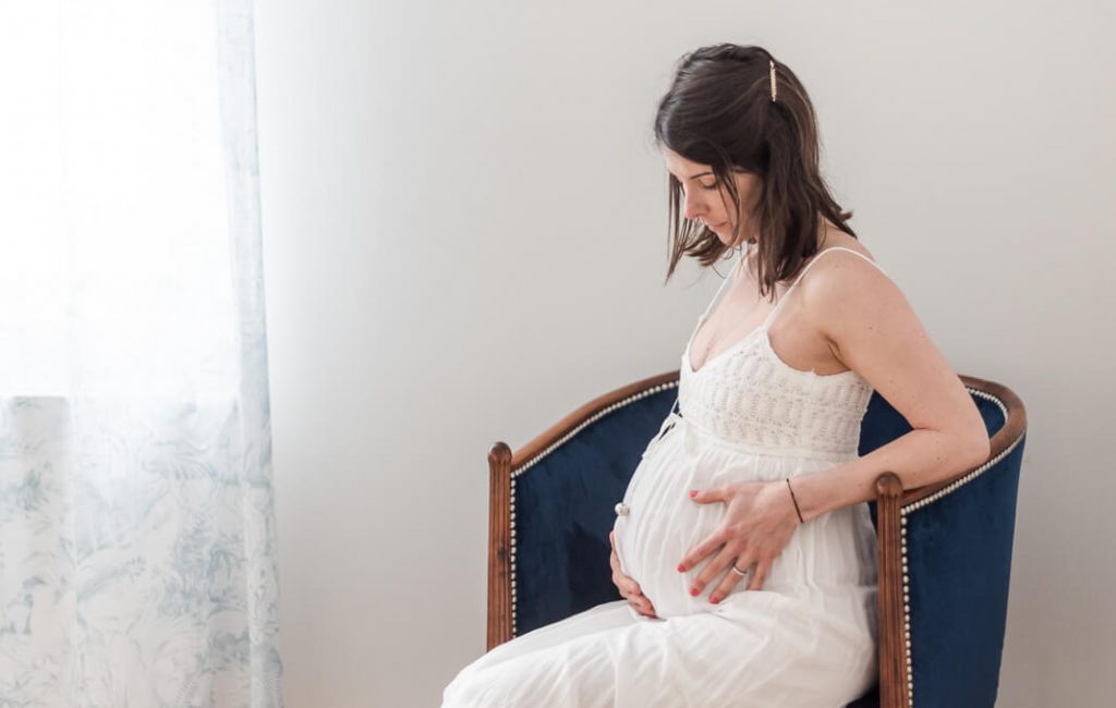 Photographe maternité et grossesse à Toulouse - séance photo à domicile