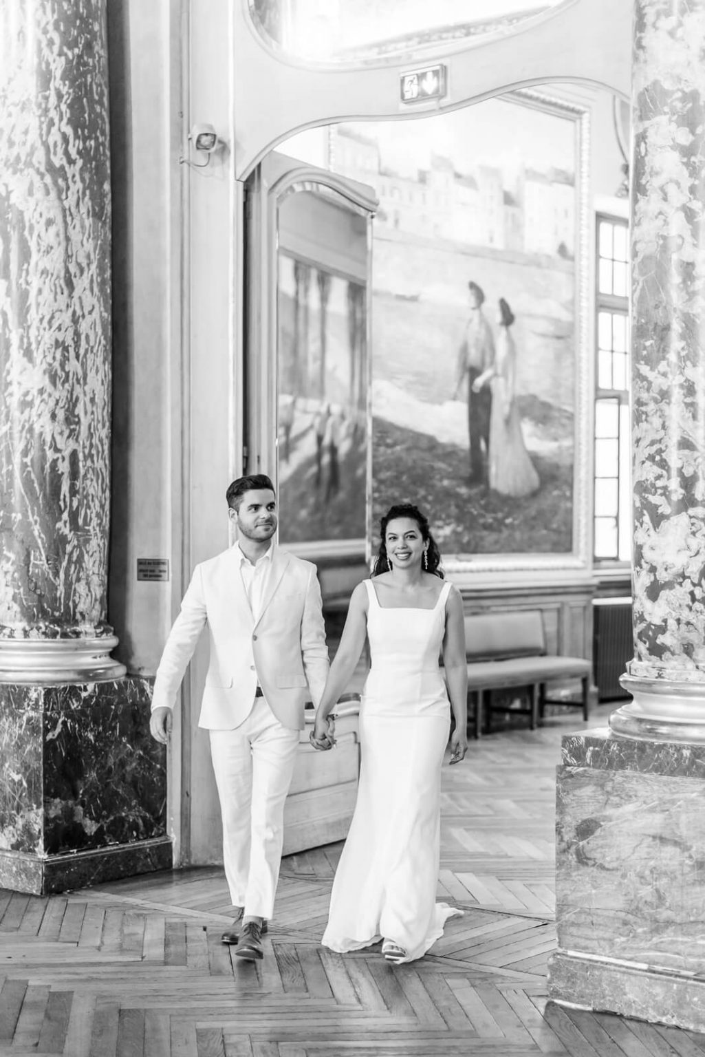 Photographe de mariage au Capitole de Toulouse - les mariés entrent dans la salle des Illustres