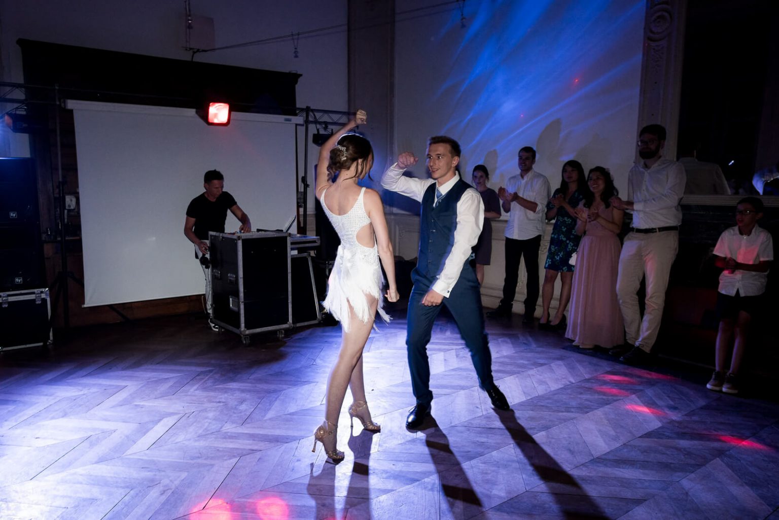 Photographe de mariage au Château de Chalabre - photo de l'ouverture de bal des mariés