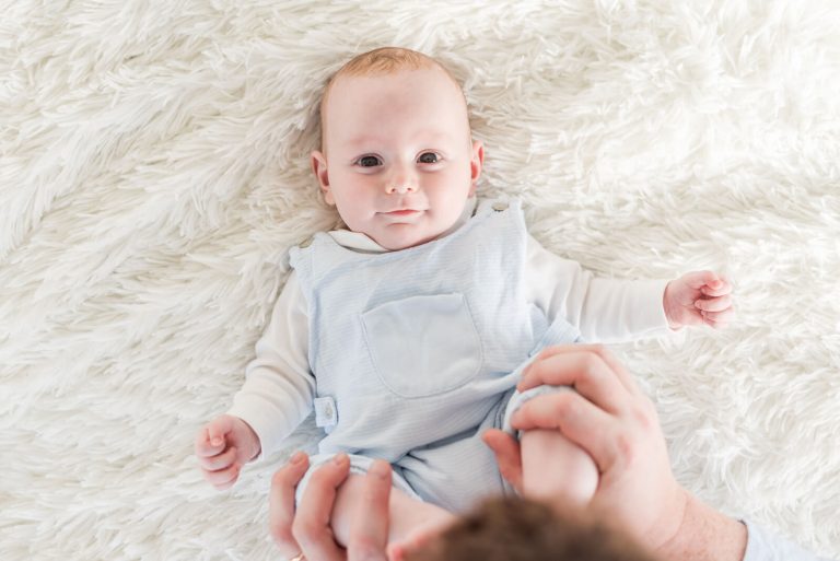 Photographe de naissance à domicile Toulouse - séance photo de bébé de 3 mois