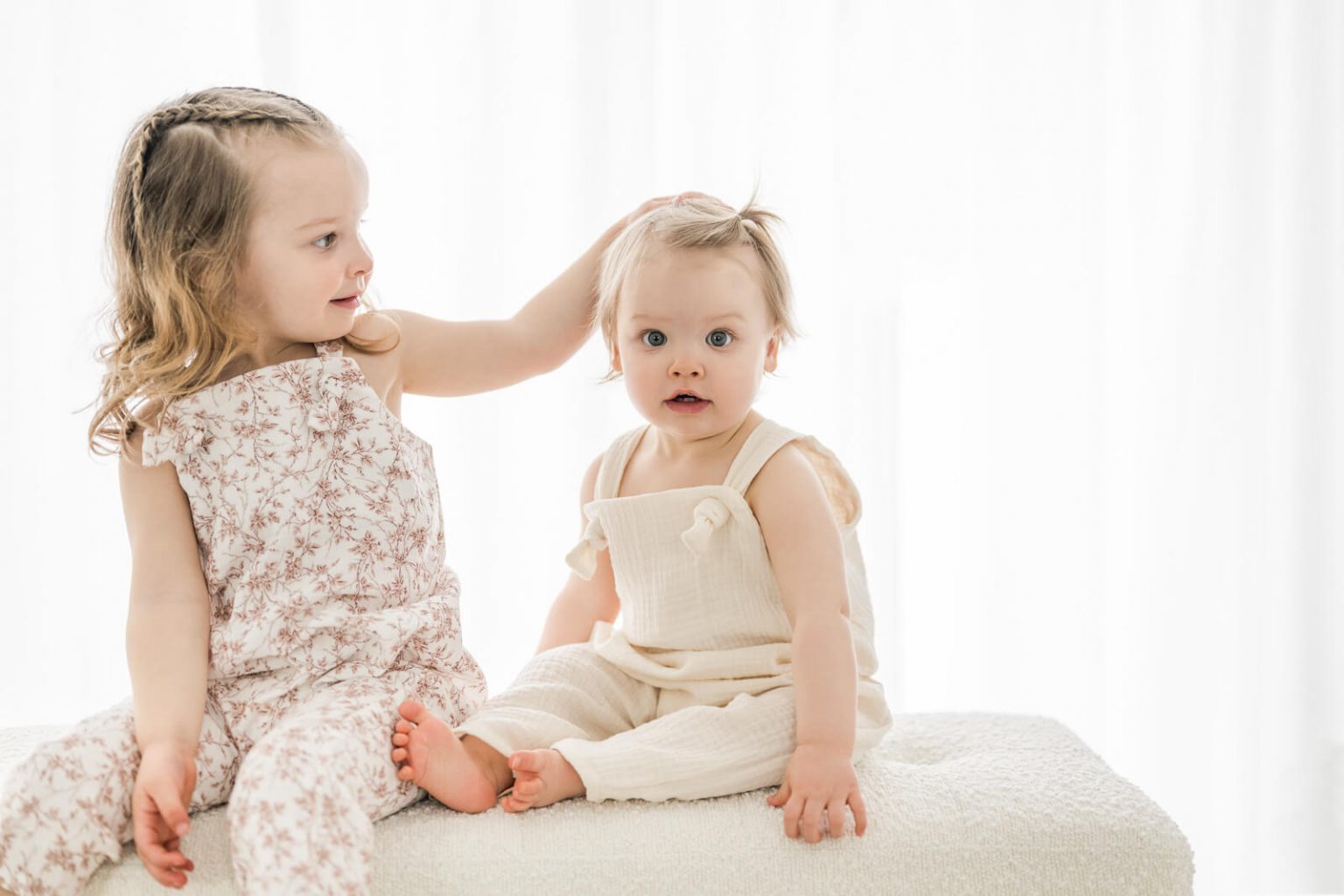 Séance photo en studio lifestyle pour bébés et jeunes enfants à Toulouse