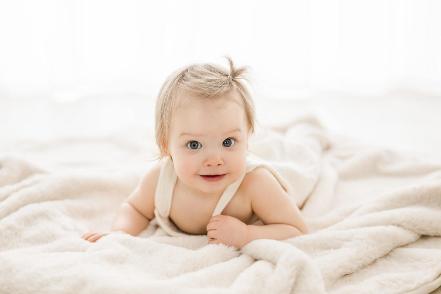 Séance photo en studio lifestyle pour bébés et jeunes enfants à Toulouse