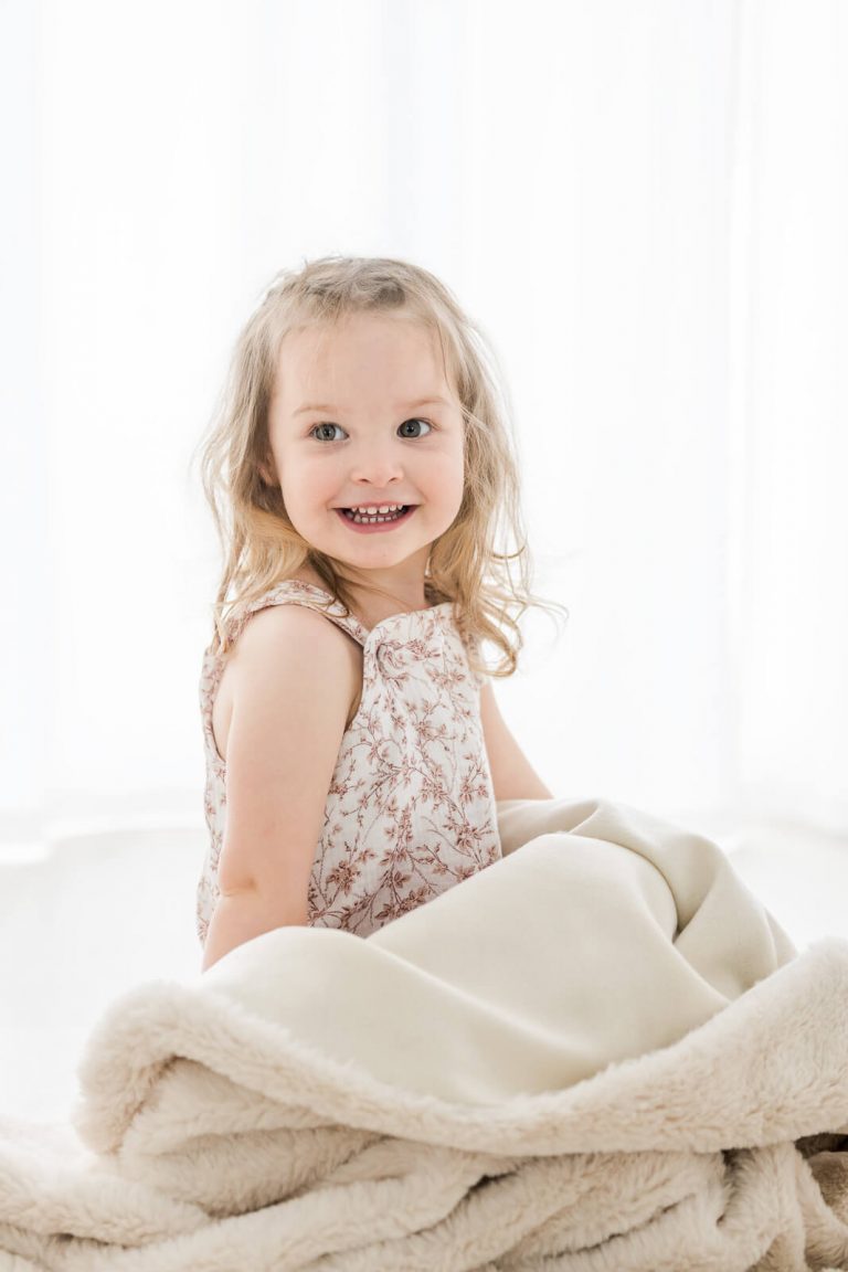 Séance photo en studio lifestyle pour bébés et jeunes enfants à Toulouse