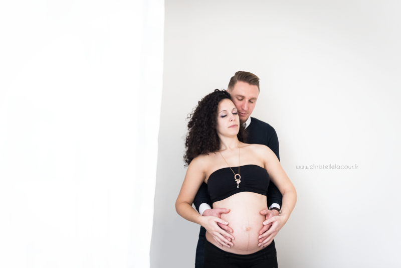 Séance grossesse d'hiver à domicile à Toulouse, pause douceur