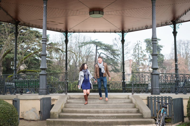 Séance grossesse d'hiver en extérieur à Toulouse au Grand Rond