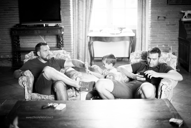 Mariage au château des Varennes près de Toulouse, pendant que la mariée se prépare, les hommes s'amusent