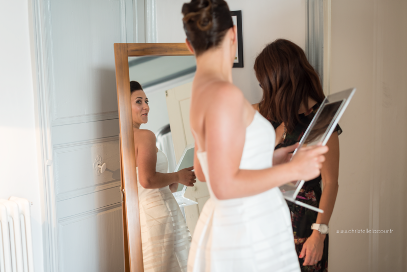 Mariage au château des Varennes près de Toulouse, la découverte de la coiffure terminée