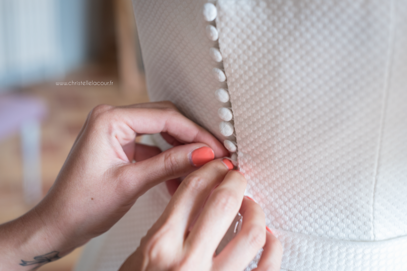 Mariage au château des Varennes près de Toulouse, l'habillage de la mariée