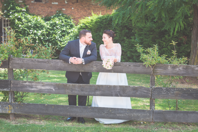 Mariage au château des Varennes près de Toulouse, les photos de couple dans le parc du château