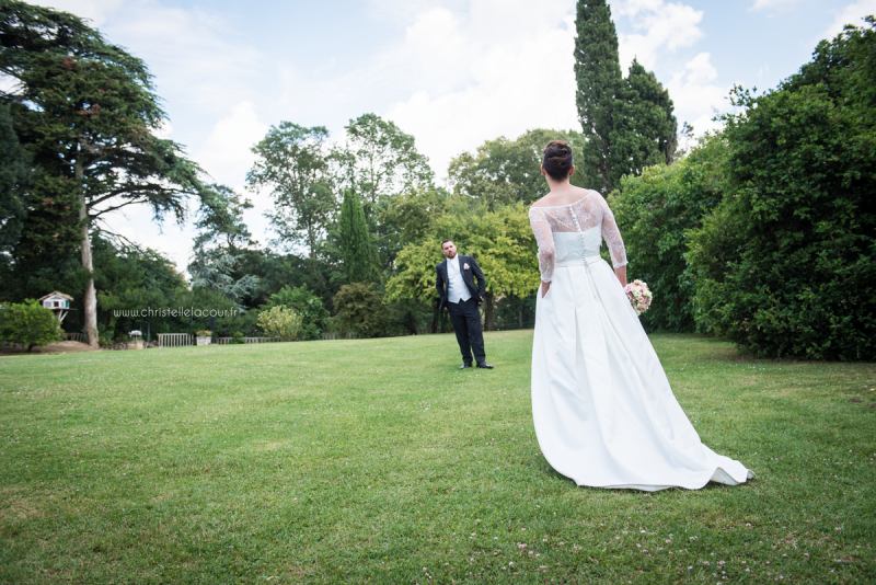 Mariage au château des Varennes près de Toulouse, les photos de couple dans le parc du château