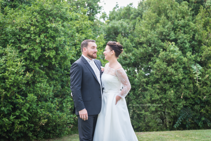 Mariage au château des Varennes près de Toulouse, les photos de couple dans le parc du château