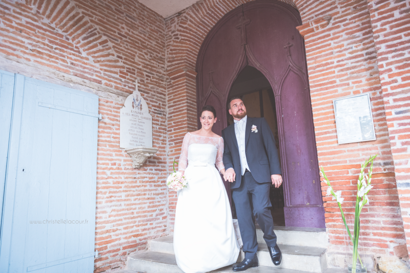 Mariage au château des Varennes près de Toulouse, la sortie de l'église d'Espanès