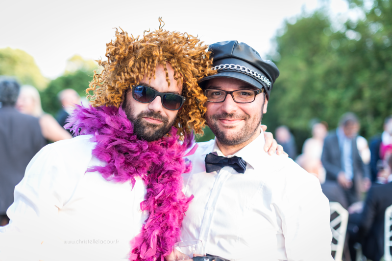 Mariage au château des Varennes près de Toulouse, vin d'honneur détendu et photobooth dans le parc du château