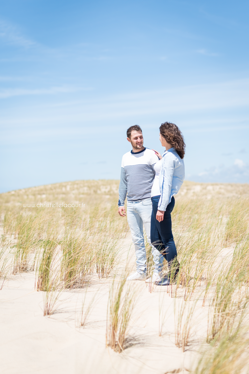 Photographe de couple sur les plages et les dunes de l'Atlantique