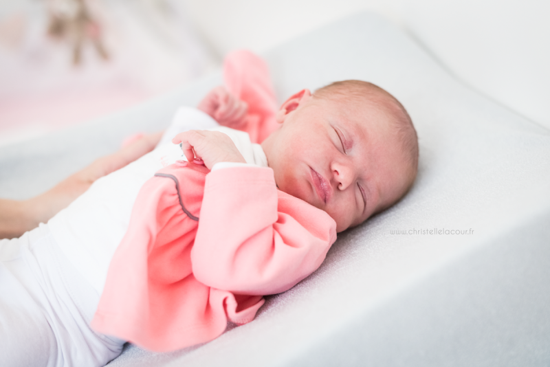 Séance naissance lifestyle à Toulouse, l'heure du change