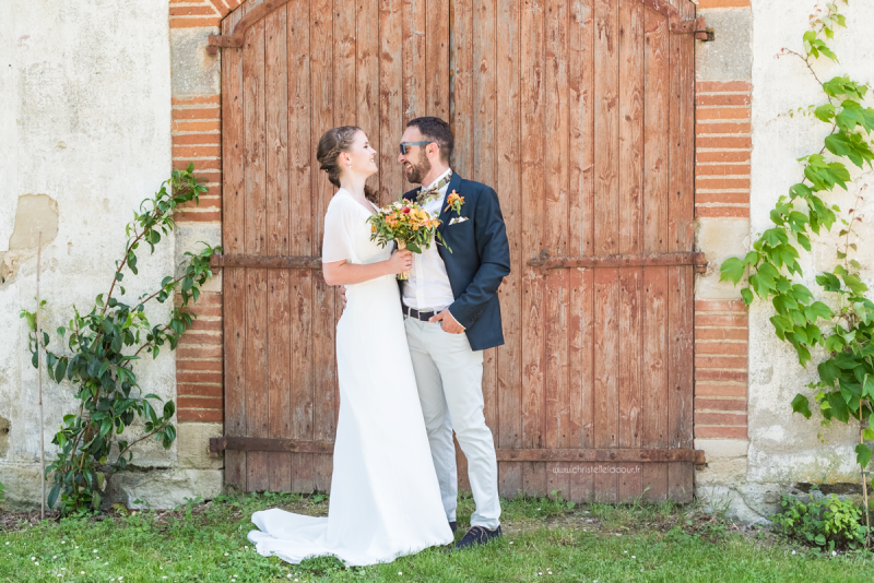 Photographe mariage aux Arches de la Jinolié dans le Tarn, mariage fun et coloré