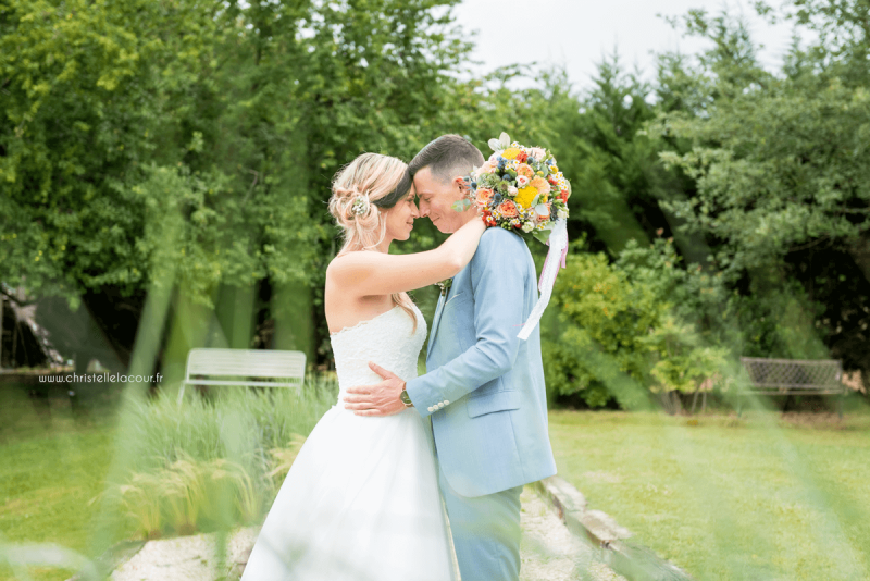 Photographe de mariage à Toulouse au Domaine Beausoleil, la séance de couple dans le parc du domaine