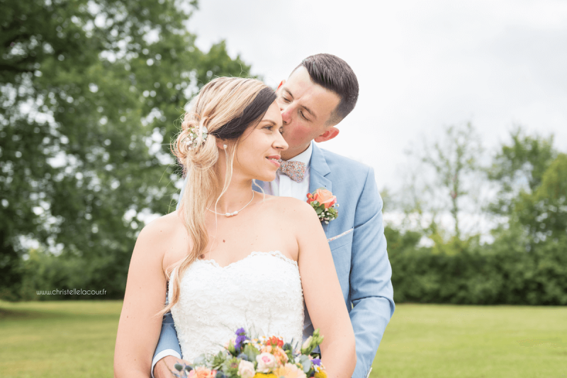 Photographe de mariage à Toulouse au Domaine Beausoleil, la séance de couple dans le parc du domaine