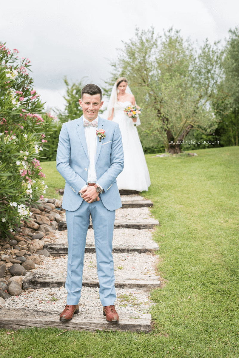 Photographe de mariage à Toulouse au Domaine Beausoleil, la découverte des mariés dans le parc du domaine