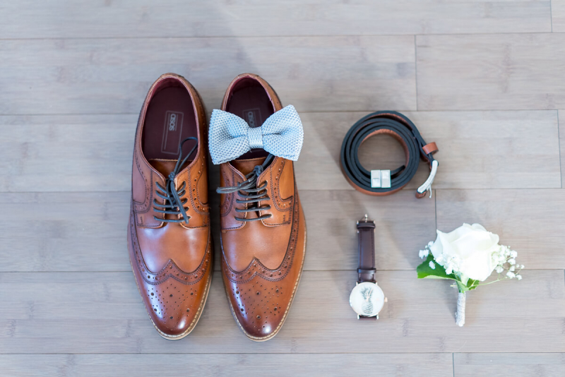 Photographe de mariage à Toulouse au Manoir du Prince Christelle Lacour Photographe, les accessoires de la tenue du marié