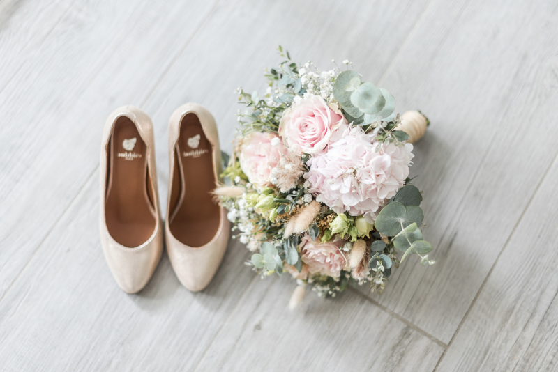 Mariage à Toulouse - escarpins dorés Bobbies de la mariée