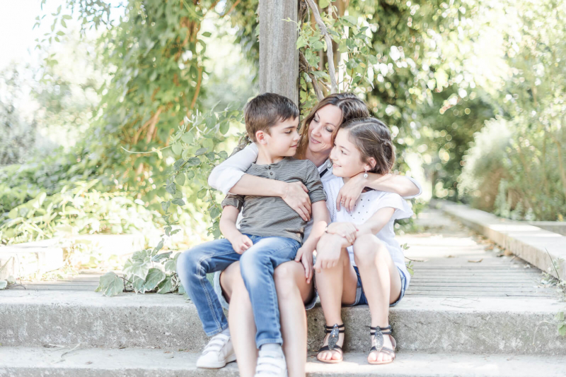 Photo de famille sur les marches du Jardin Raymond VI de Toulouse