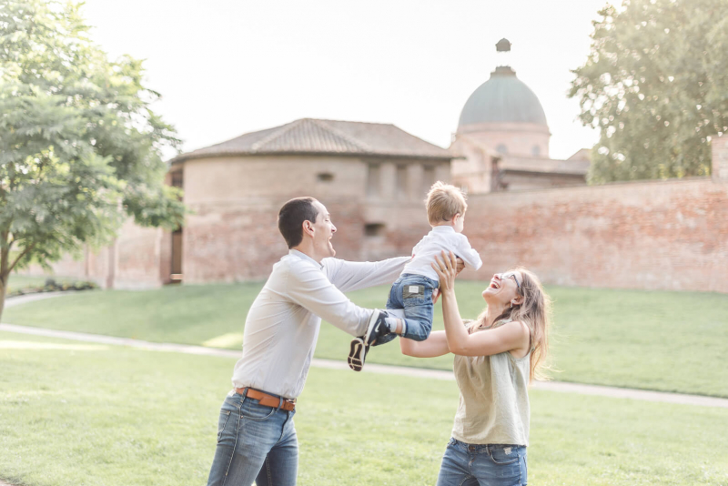 Photo de famille dans le Jardin Raymond VI de Toulouse devant le Dôme de la Grave